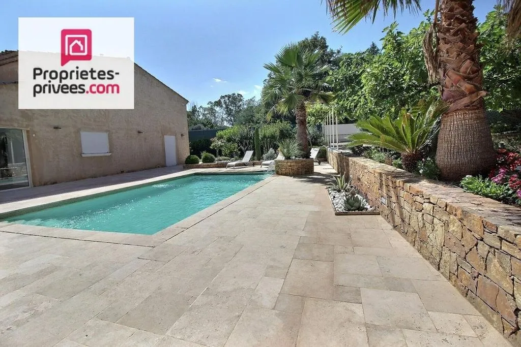Piscina - Luxury Villa with Multiple Units in Fréjus