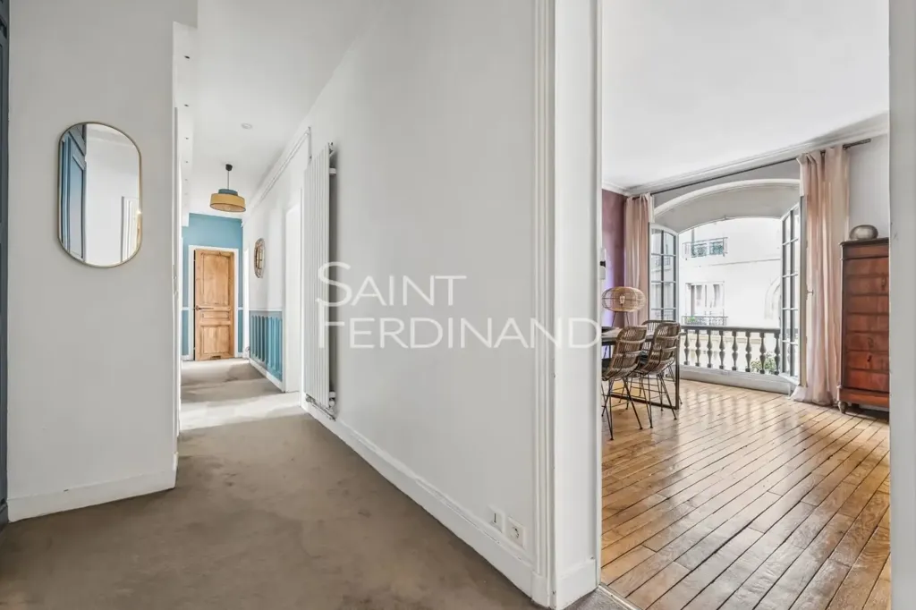 Entrée - Appartement Familial avec Parquet à Neuilly-sur-Seine