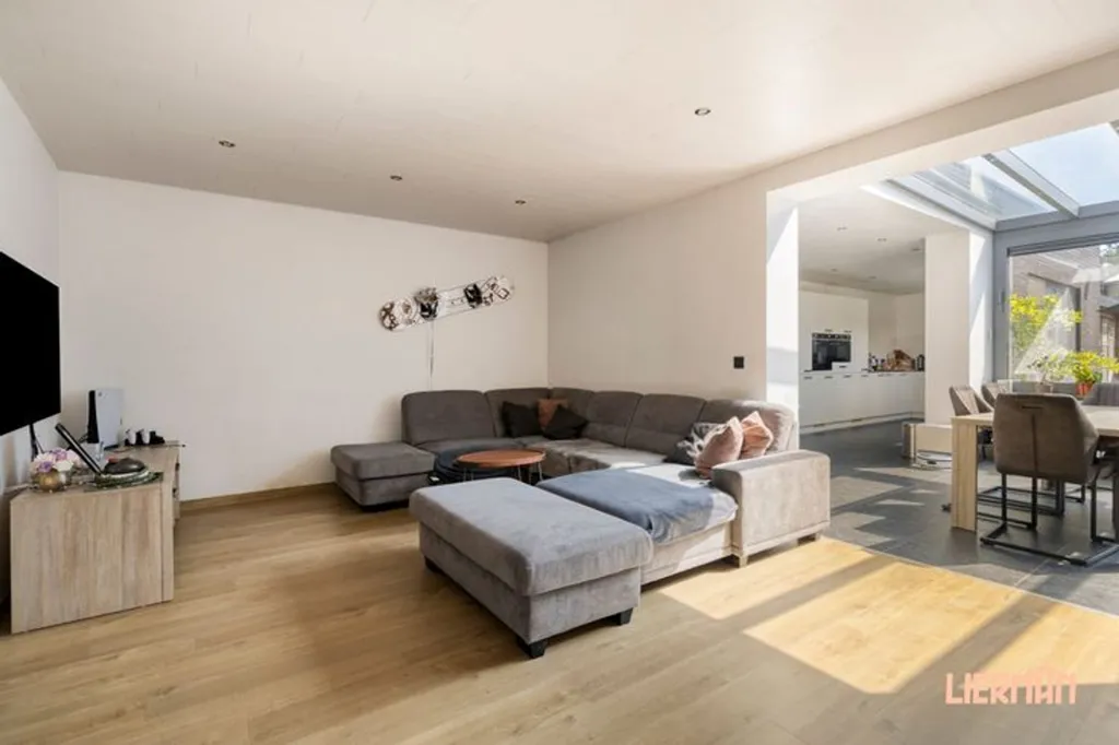 Séjour - Maison Rénovée avec Terrasse à Aalst