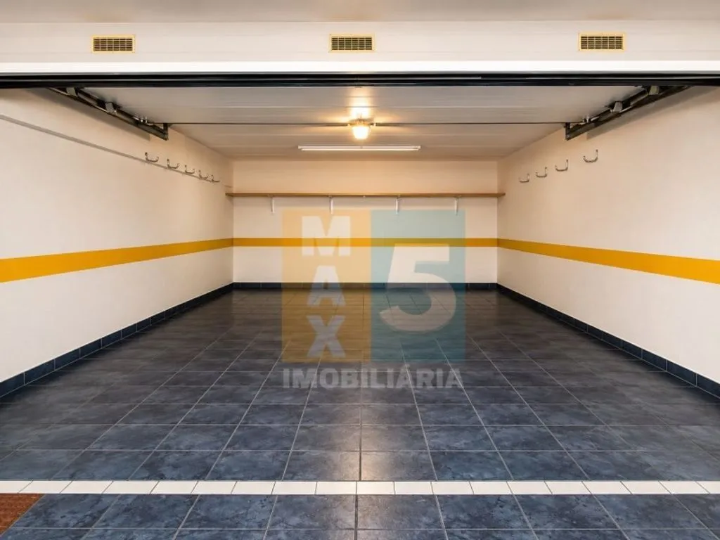 Garaaž - Luxury Duplex Flat with Garage in Odivelas