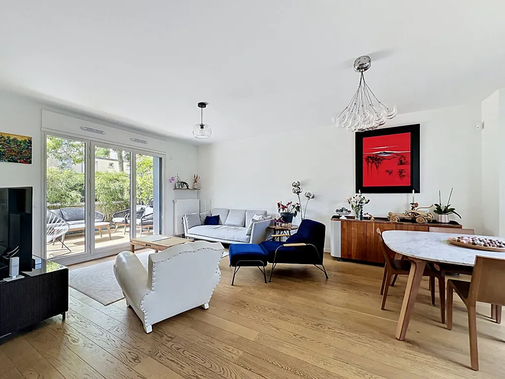 Elutuba - Architectural House with Terraces in Suresnes