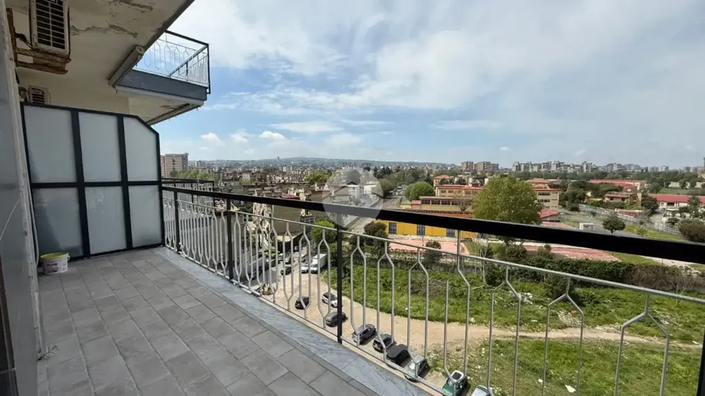 Rõdu - Bright Apartment with Balcony in Naples
