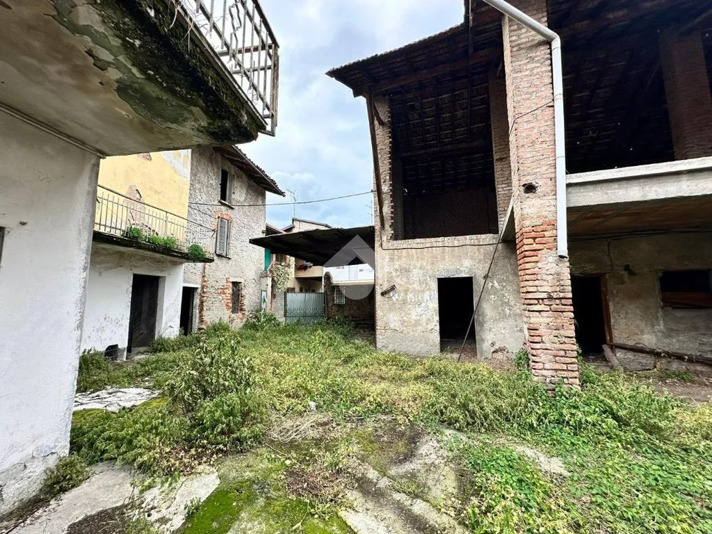 Jardin - Rustic Property with Potential in Ciserano