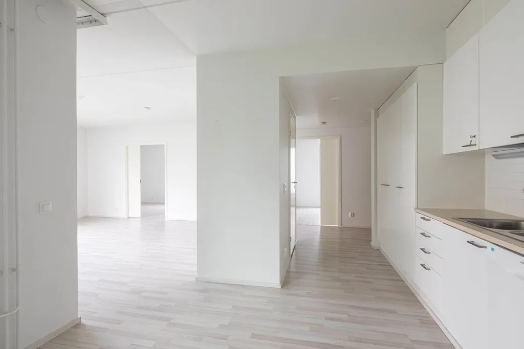 Köök - Spacious Apartment with Balcony in Suurpelto, Espoo