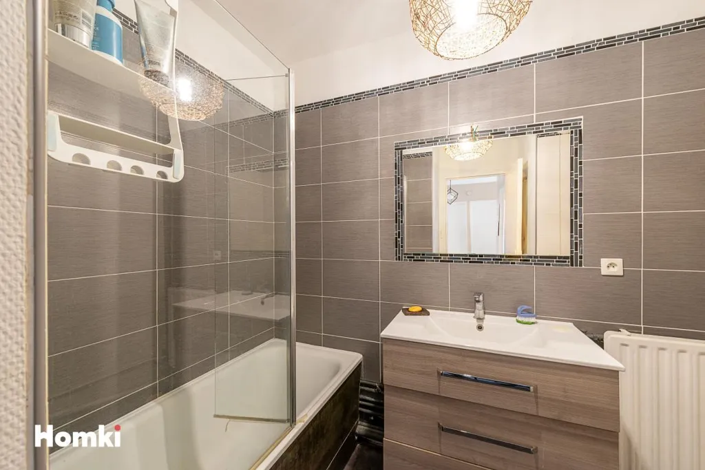 Salles de bain - T3 Lumineux avec Garage à Petite-Forêt