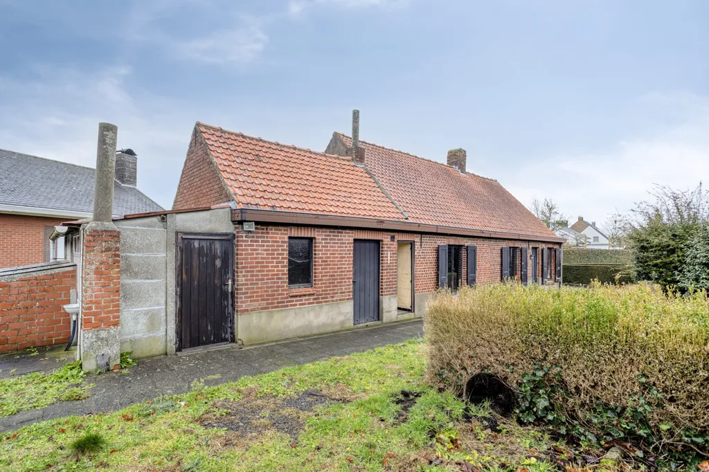 Extérieur - Terrain de 3.325 m² avec Potentiel de Développement à Ingelmunster