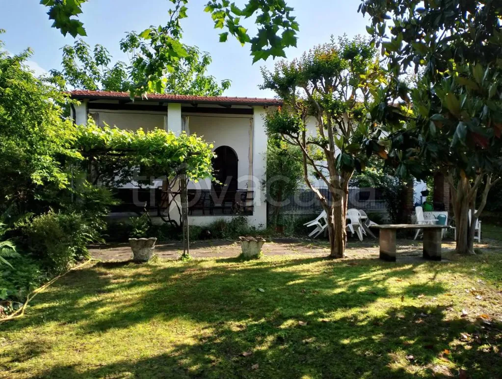 Garden - Independent Villa with Private Garden in Barge