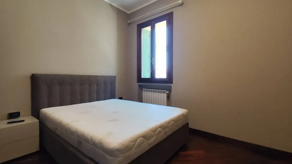 Chambres - Armed Two-Bedroom Flat with Private Parking in Rovato