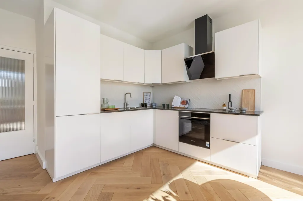 Cucina - Renovated Gallery Flat with Balcony in Amsterdam