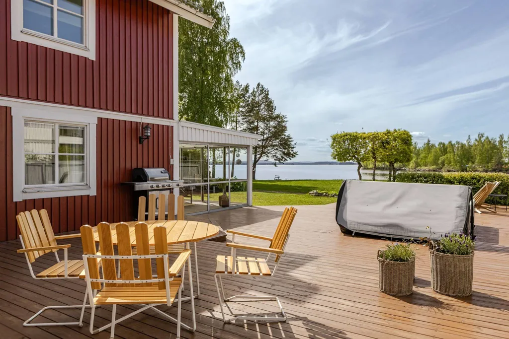 Terrasse - Villa with Lake View in Falun