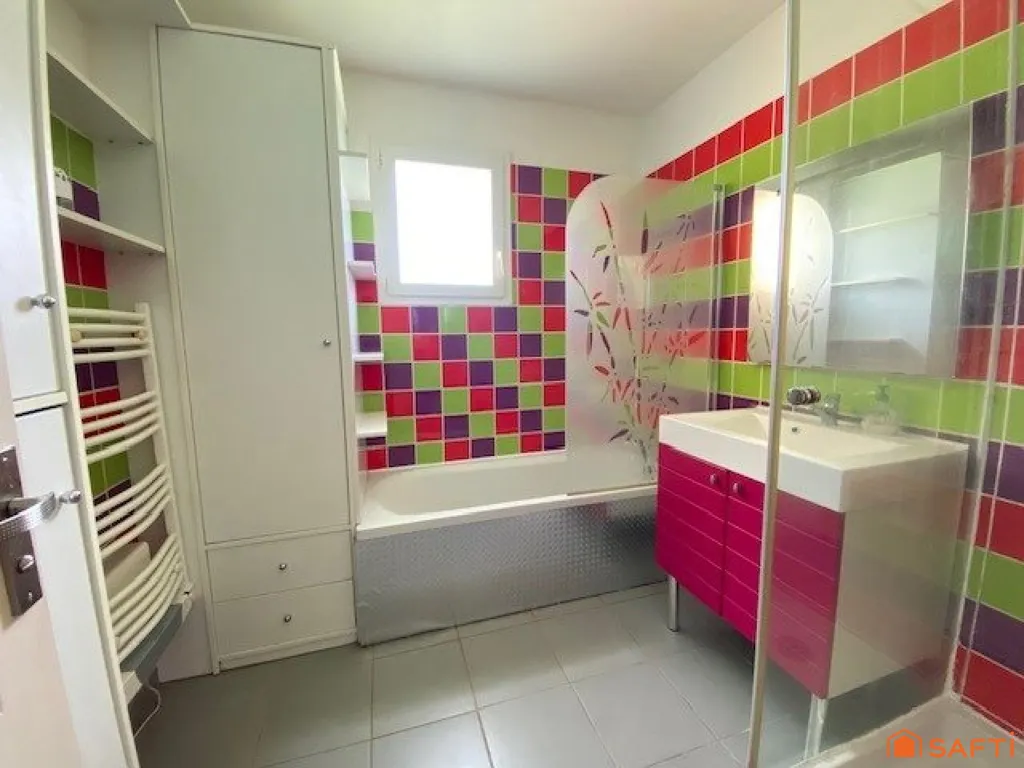 Salles de bain - Maison avec Piscine et Vue Dégagée à Lanta