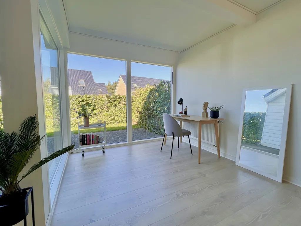 Bureau - Four-Bedroom Terraced House in Tilst