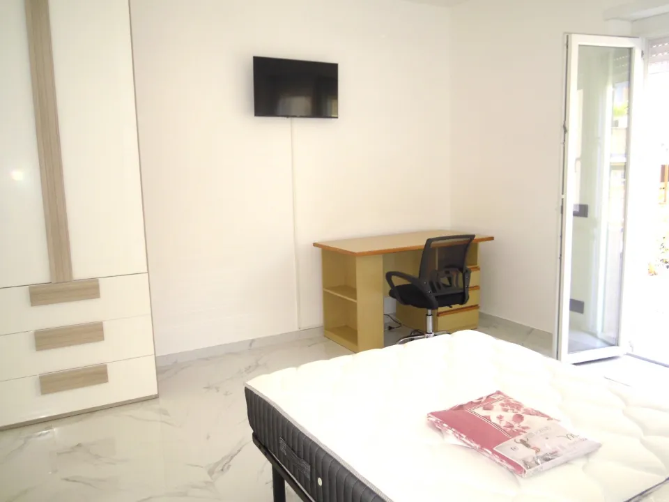 Chambres - Rented Studio with Terrace in Central Rome