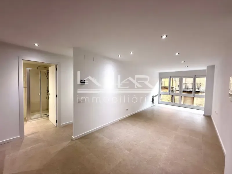 Entrée - Modern Flat with Balcony in Vic Centre