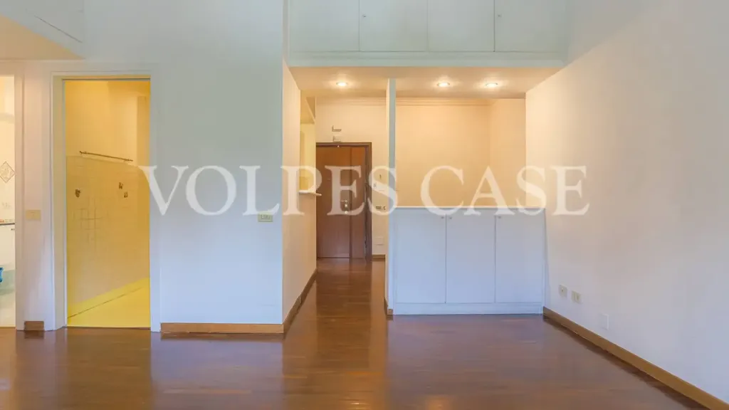 Entrée - Partially Furnished Flat with Balcony in Rome