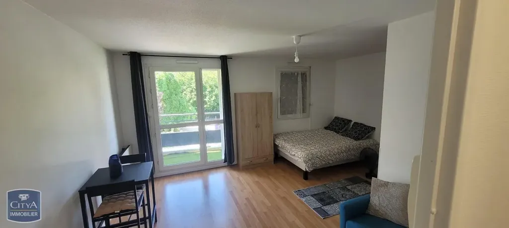 Chambres - Appartement meublé avec balcon à Besançon