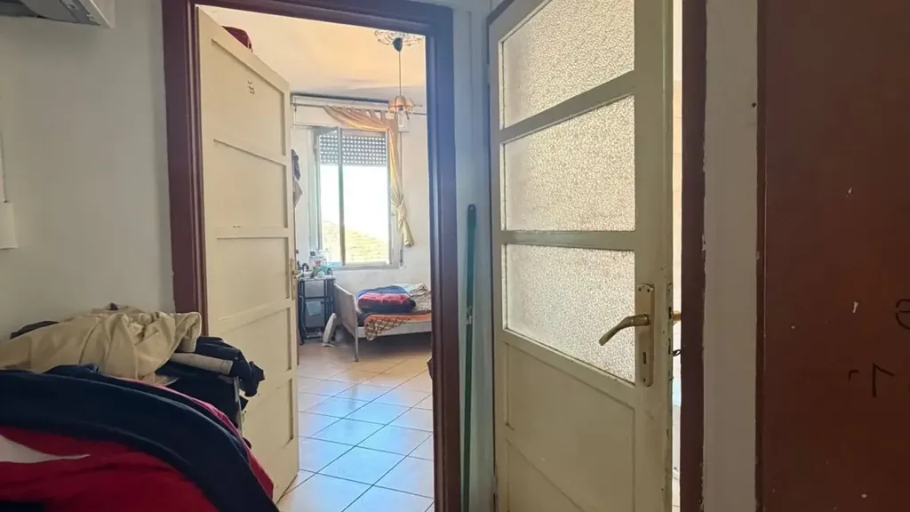 Esik - 3-Bedroom Flat with Veranda in Modena
