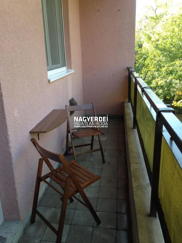 Balcony - Renovated Brick Flat with Balcony in Debrecen