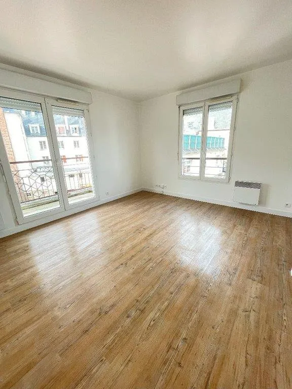 Séjour - Appartement 3 Pièces avec Balcon à Saint-Ouen-l'Aumône
