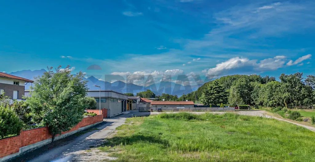 Aed - Industrial Warehouse with Expansion Potential in Sandigliano