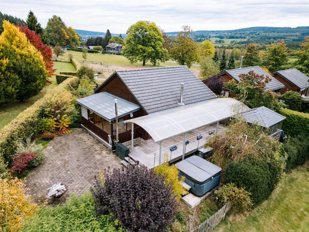 Õhuvaade - Chalet with Jacuzzi in Saint-Vith