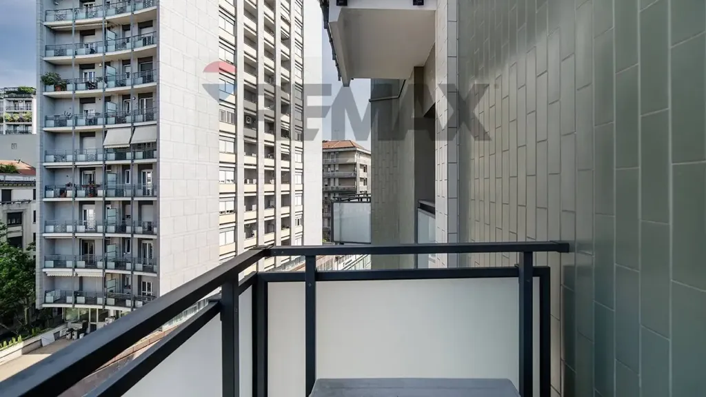 Balcon - Triplex with Balcony in Sesto San Giovanni