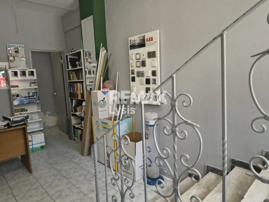 Pièces - Ground Floor Shop with Metro Access in Neos Kosmos