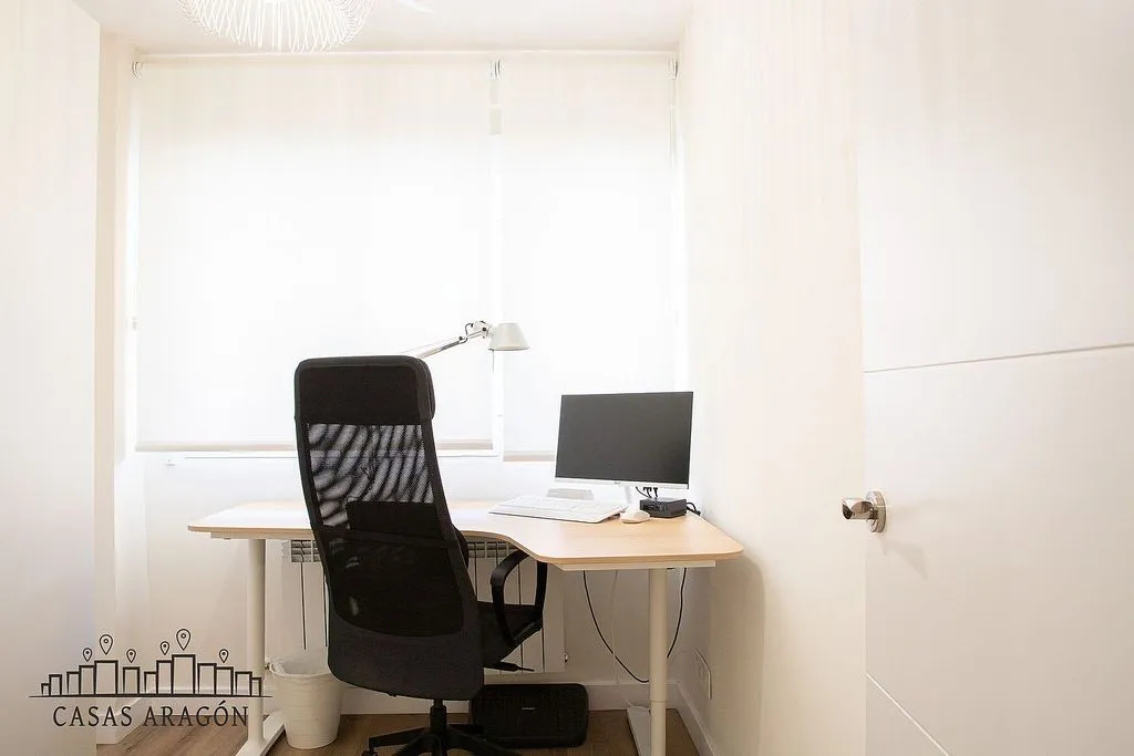 Bureau - Modernised Flat with South View in Lausana