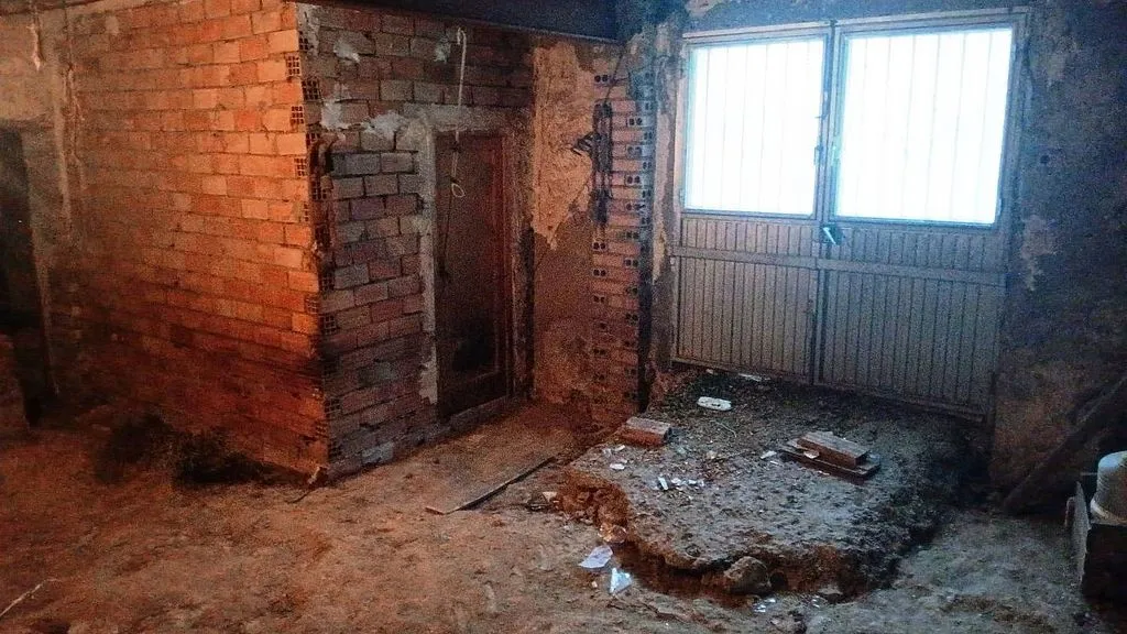 Toad - Rustic House for Renovation in Castellón