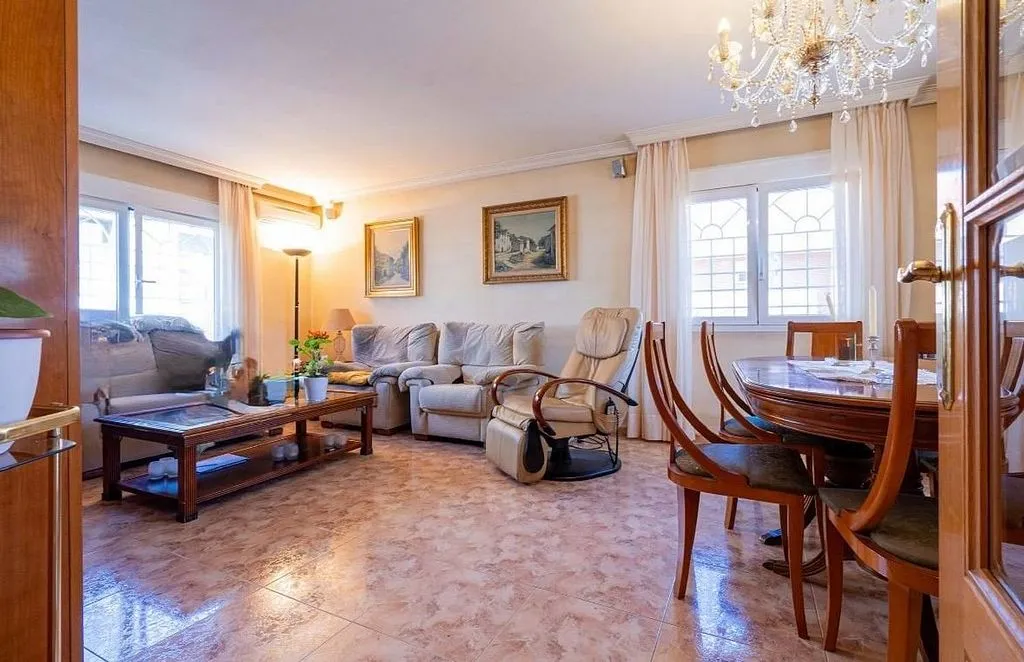 Sala da pranzo - Detached Chalet with Garden in Valdebebas