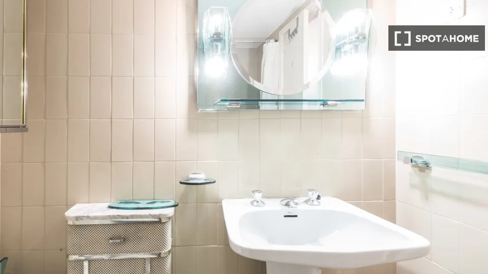 Salles de bain - Shared Flat with Retiro Park View in Madrid