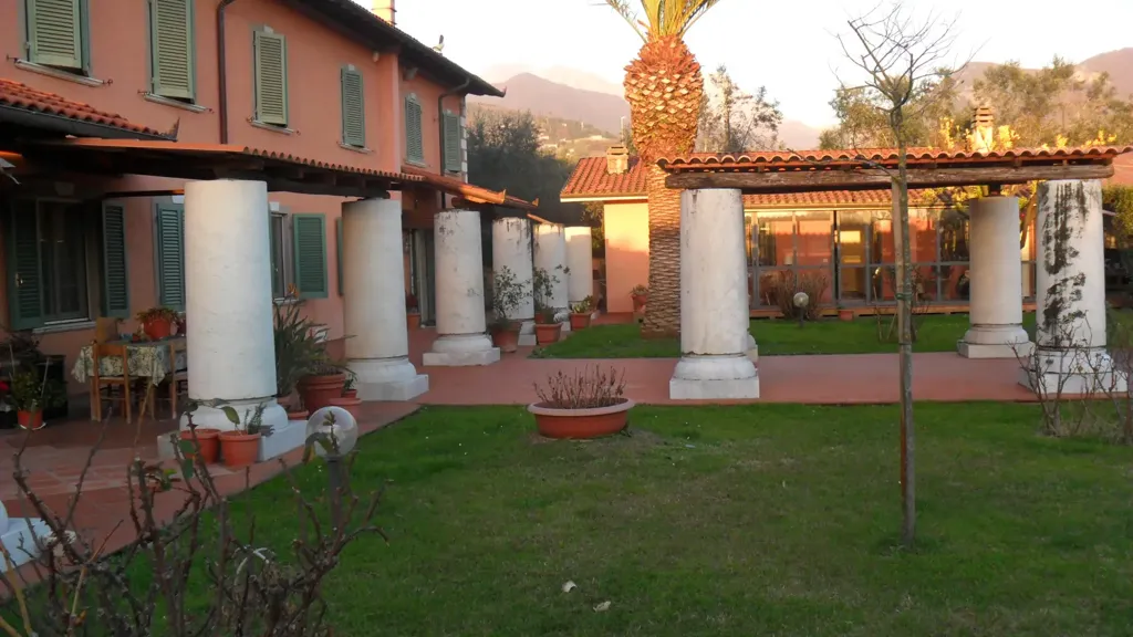 Aed - Villa with Pool in Seravezza