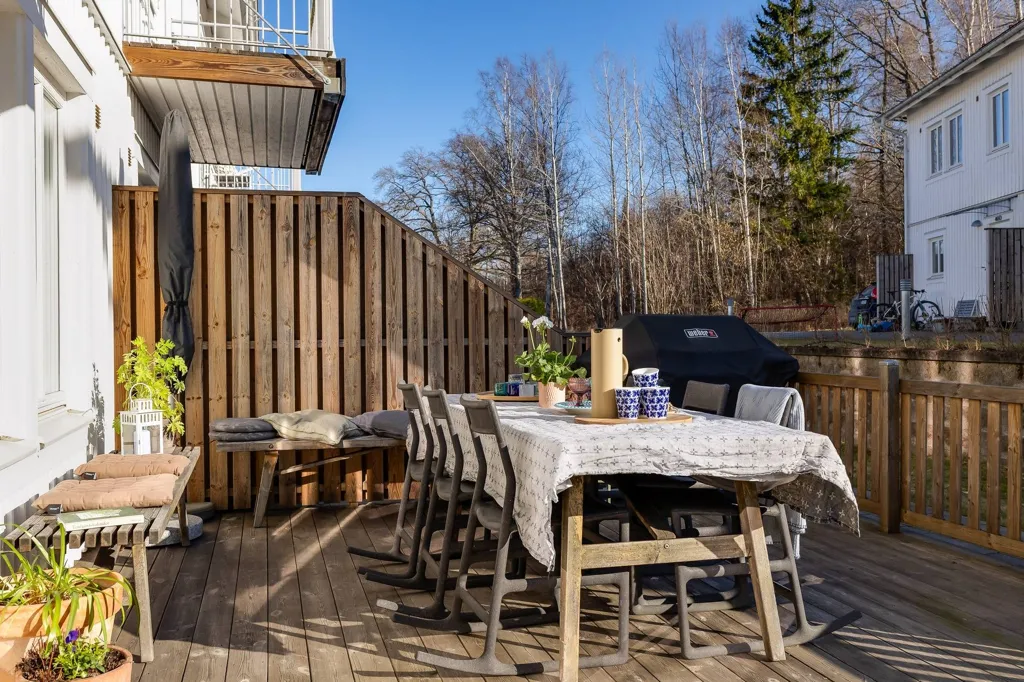 Terrasse - Apartment with Balcony in Ekeby Almby, Örebro