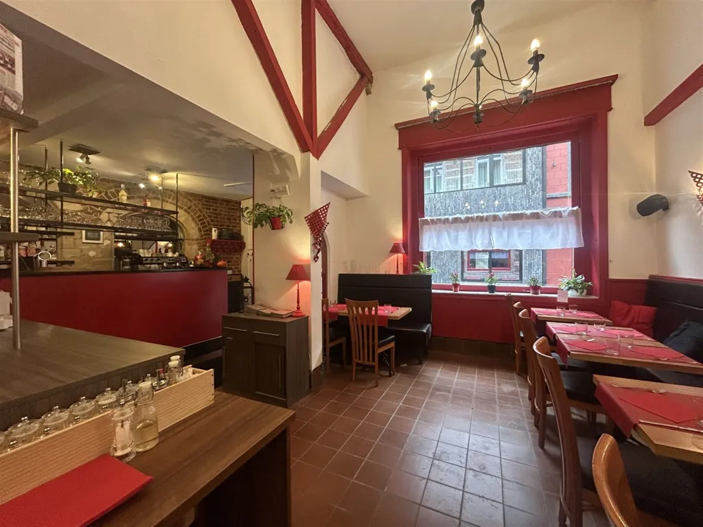 Söögituba - Commercial Property with Italian Influence in Leuven