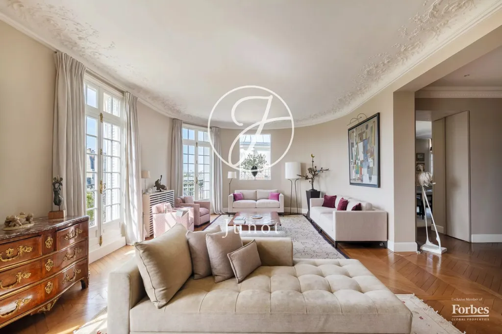 Elutuba - Duplex with Eiffel Tower View in Paris 7th