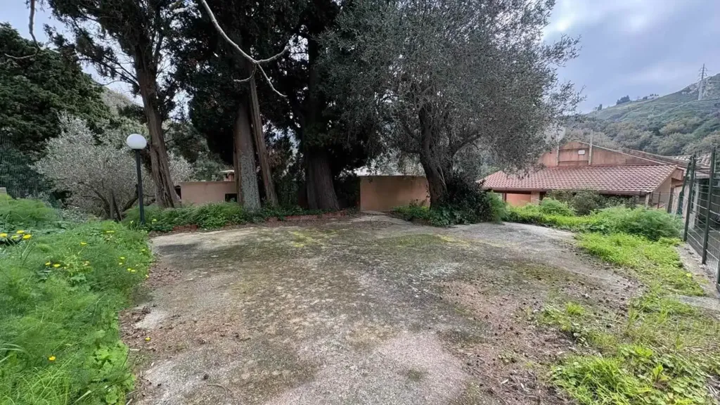 Aed - Independent House with Garden in Messina