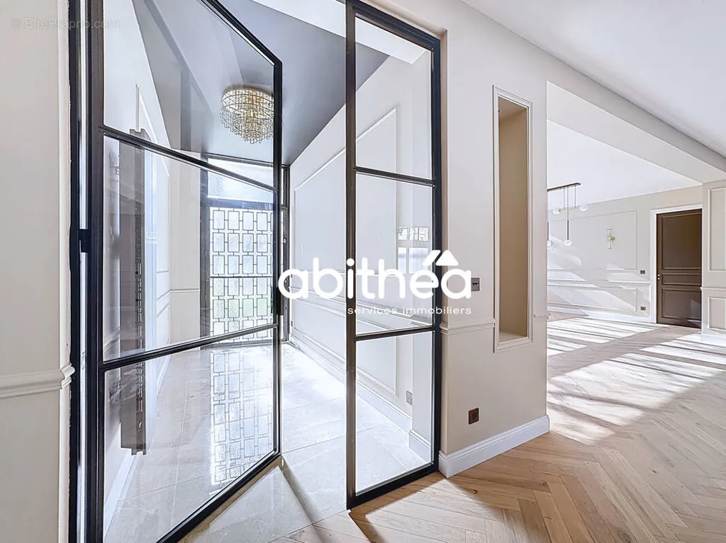 Esik - Luxury Renovated Apartment in Arras Prefecture