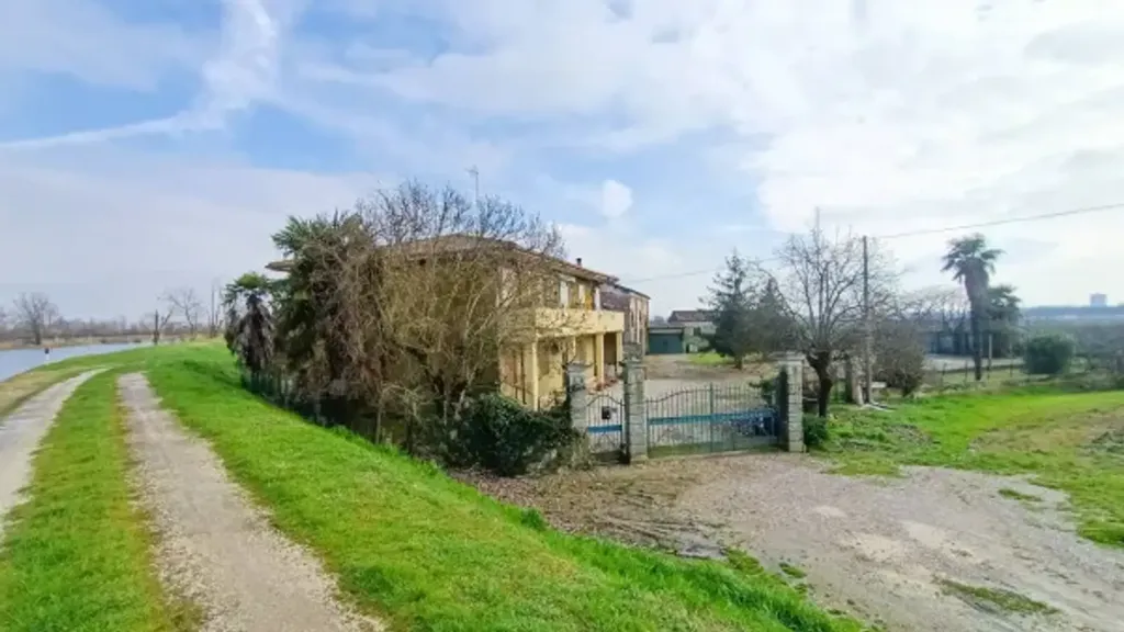 Välivaade - Apartment with Private Yard in Adria