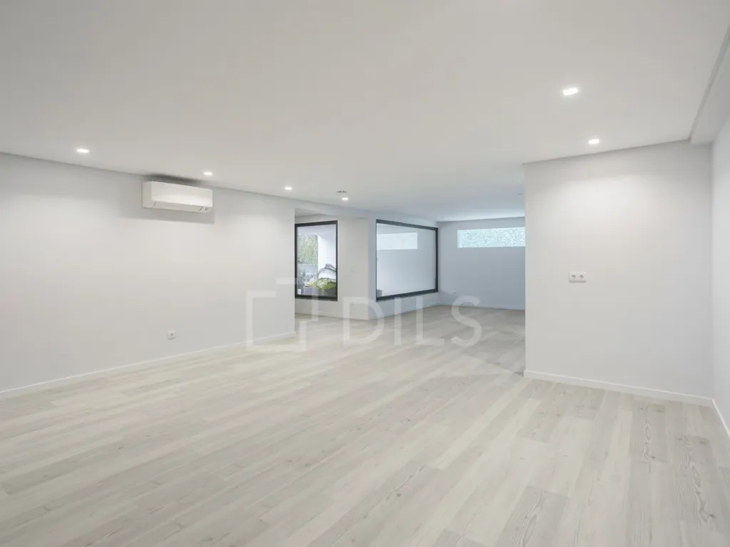 Elutuba - T5+3 House with Pool in Cascais