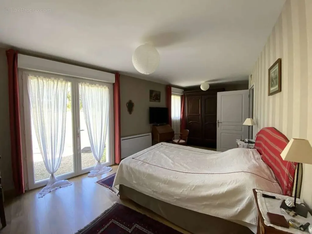 Chambres - Propriété Contemporaine avec Parc à 8 km de Châtellerault
