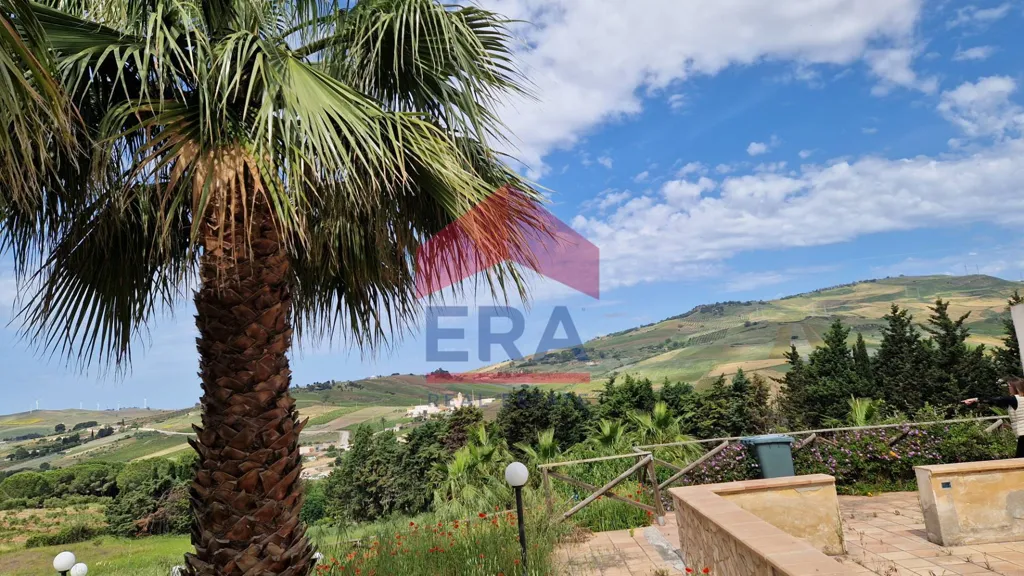 Aed - Spacious Apartment with Balcony in Custonaci