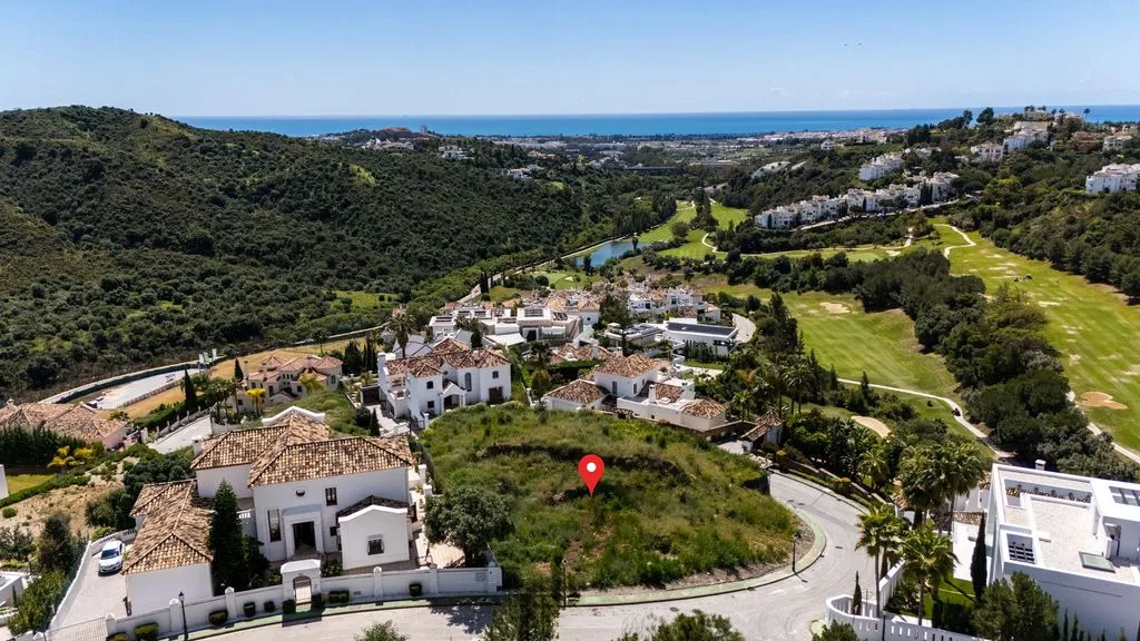Õhuvaade - Sea-View Plot in Lomas de La Quinta, Benahavís