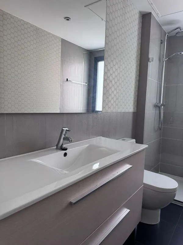 Vannitoad - Modern Flat with South View in Chamberí