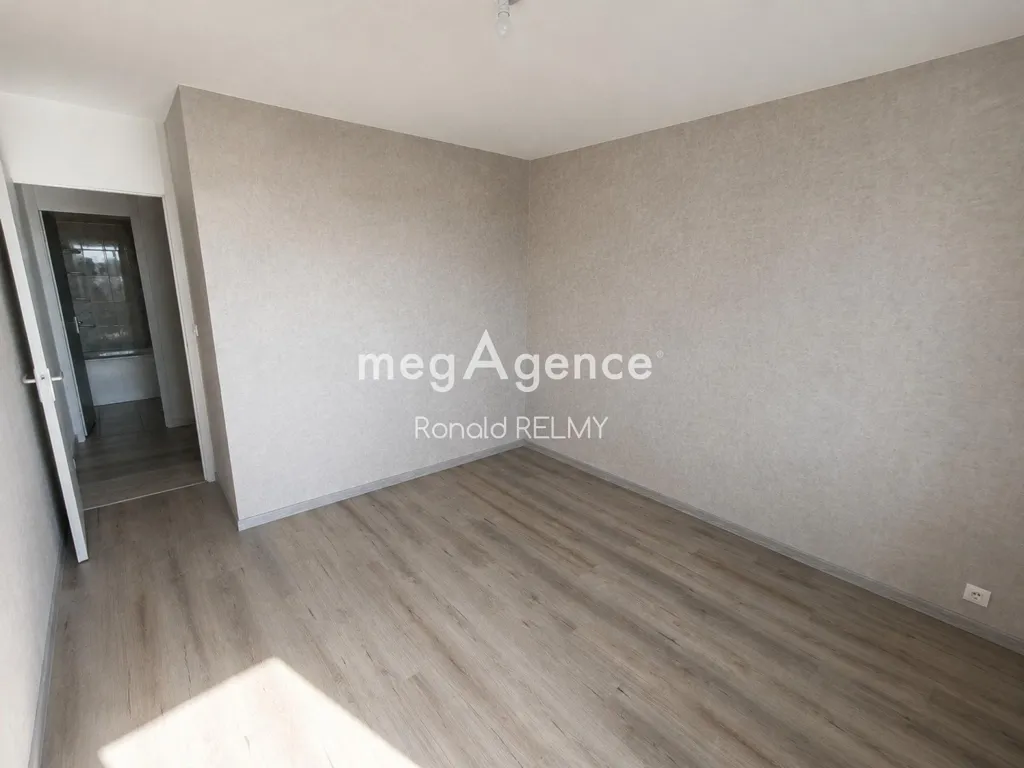Magamistoad - Bright T5 Apartment with South-West View in Pyramides