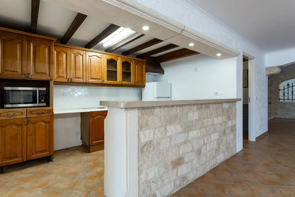 Kitchen - Luxury Villa with Pool in Rio de Mouro