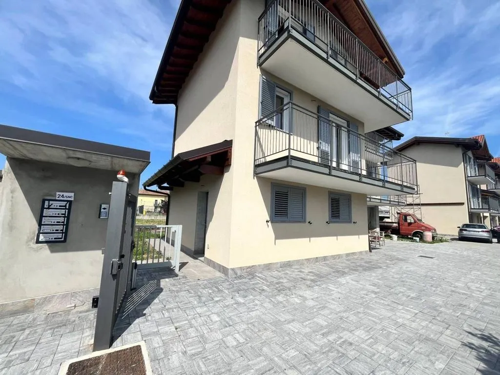 Extérieur - New Villa with Private Garden in Besnate