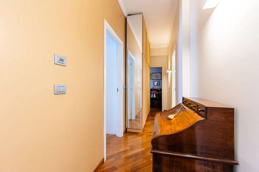 Esik - Luxury Flat with Balcony in Rome's Trieste