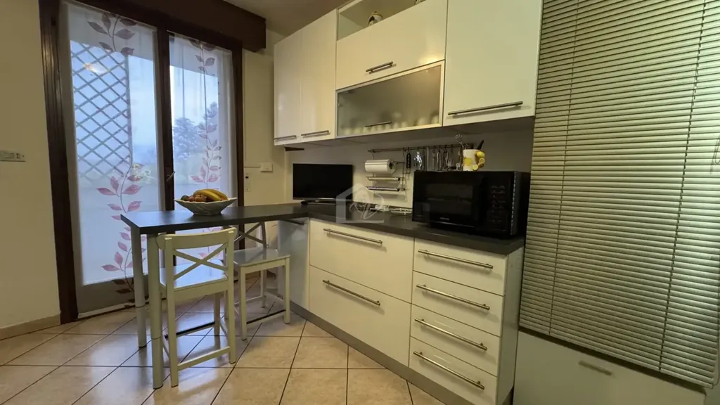 Cuisine - Modernised Apartment with Balcony in Suzzara