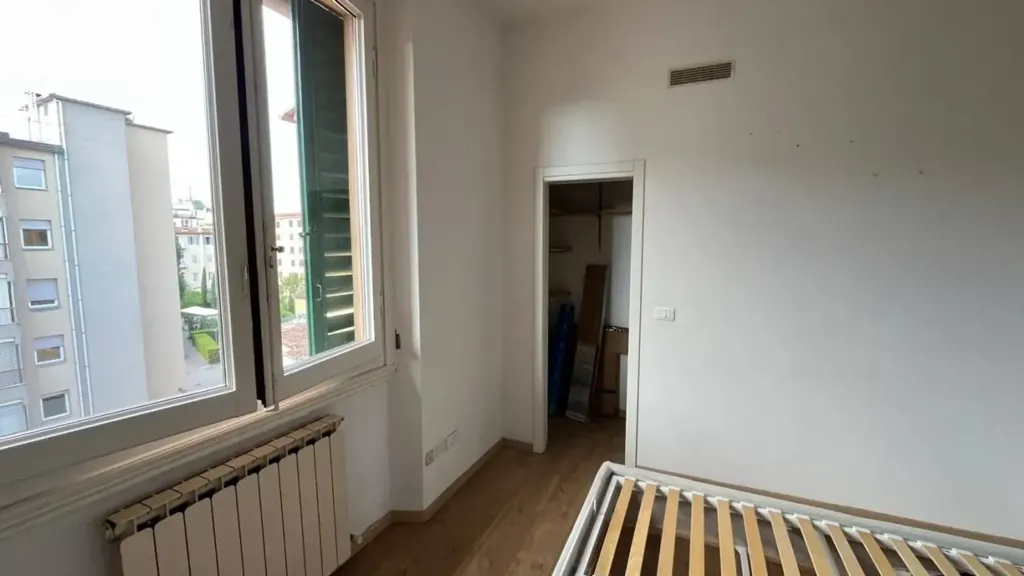 Toad - Three-Bedroom Apartment on Multiple Levels in Florence
