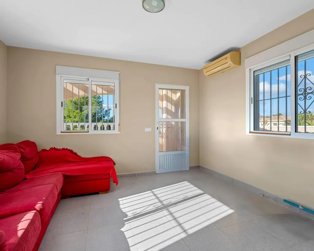 Elutuba - Seven-Bedroom Villa with Pool in Ciudad Quesada